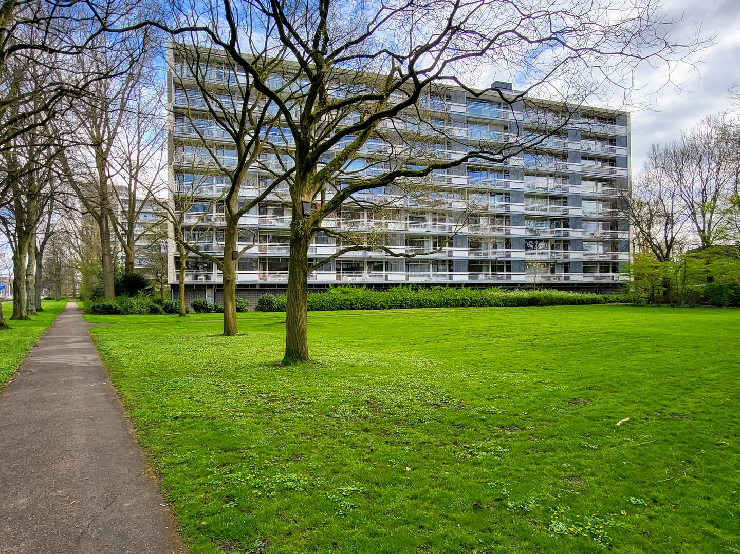 Spacious Apartment with Park View in Elsrijk — 14