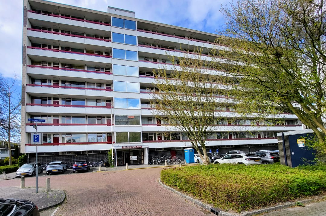 Spacious Apartment with Park View in Elsrijk — 16