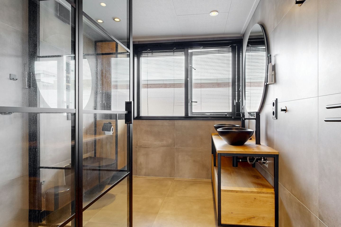 Move-in Ready Terraced Home with Sunroom and South-Facing Garden in Sliedrecht — 20