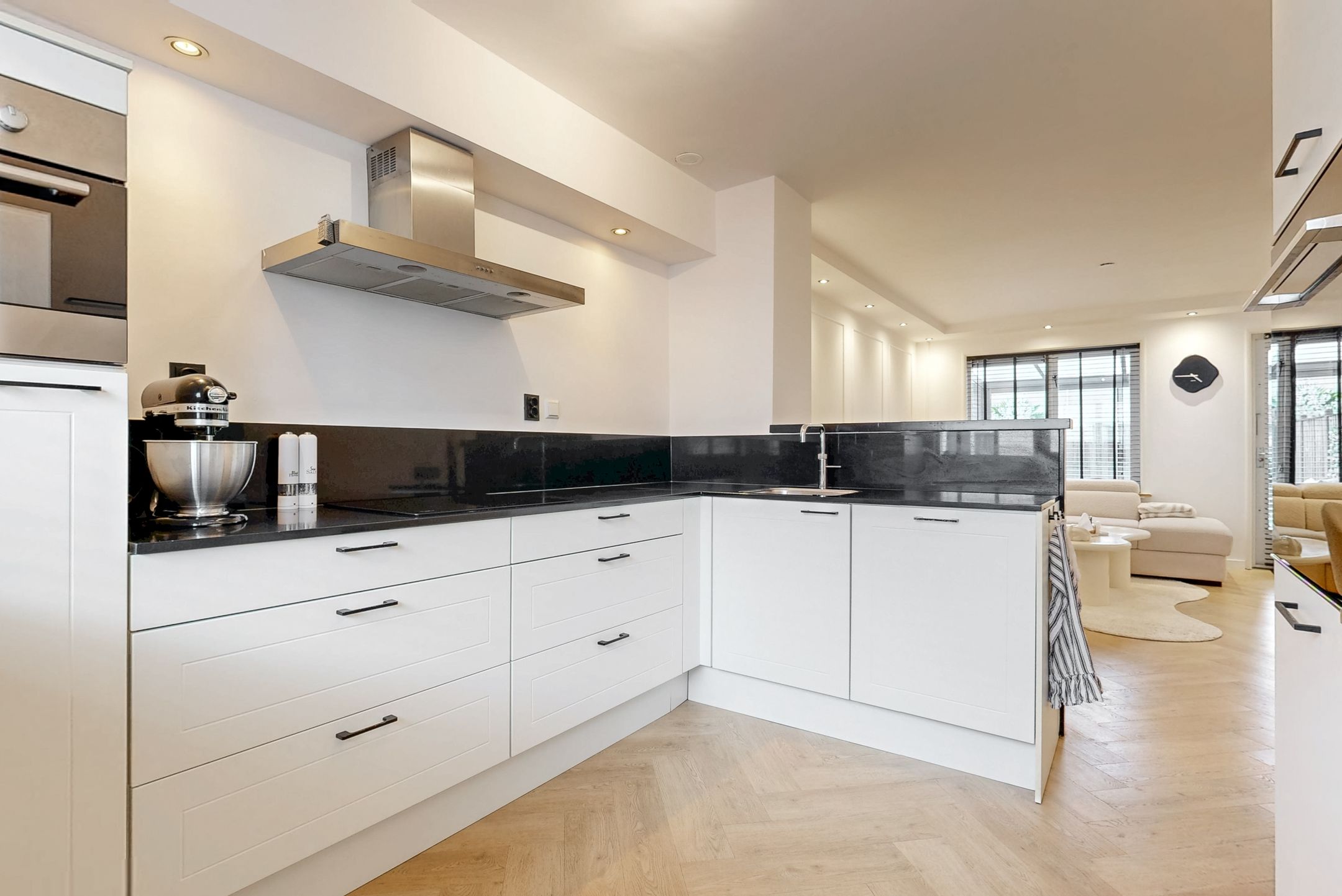 Move-in Ready Terraced Home with Sunroom and South-Facing Garden in Sliedrecht — 12