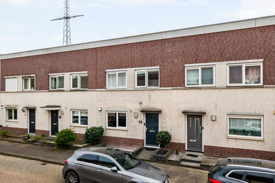 Move-in Ready Terraced Home with Sunroom and South-Facing Garden in Sliedrecht — 31