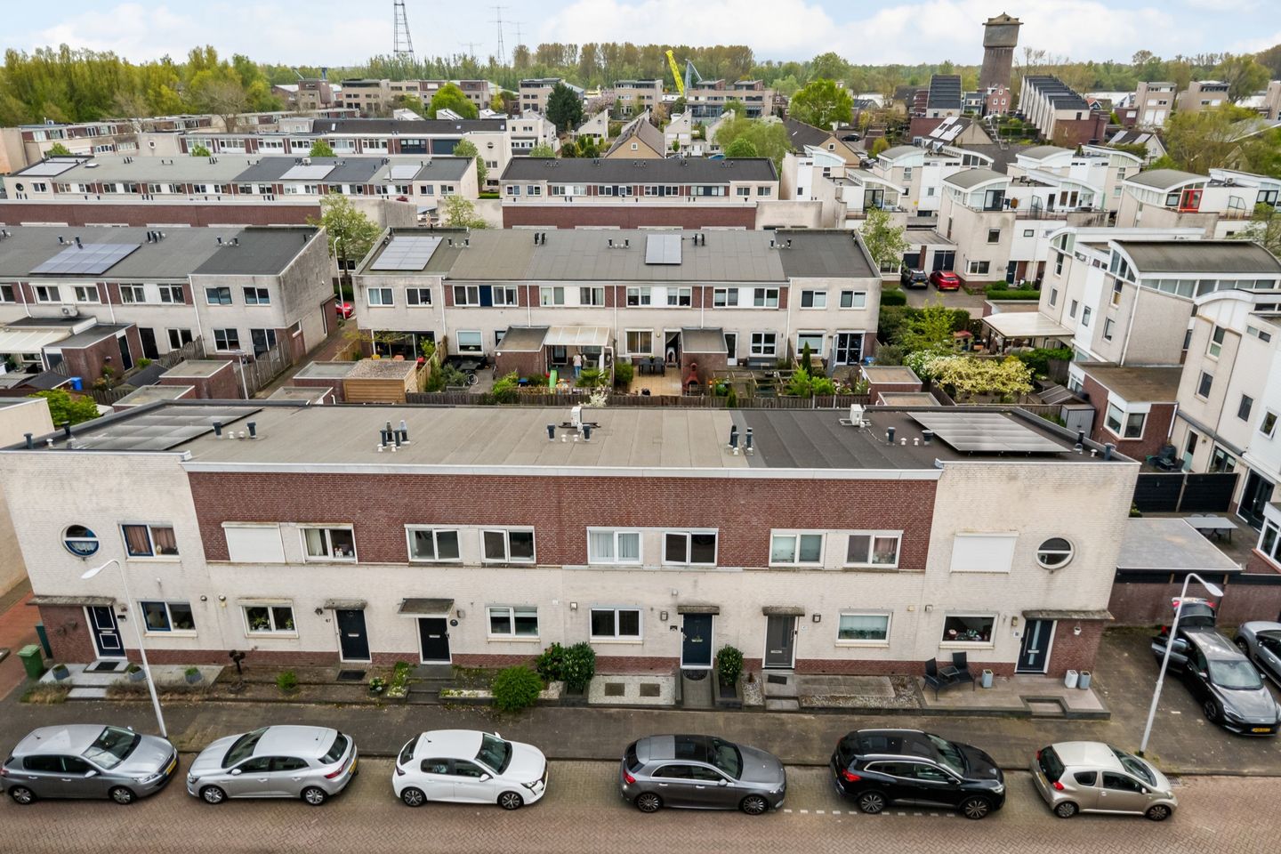 Move-in Ready Terraced Home with Sunroom and South-Facing Garden in Sliedrecht — 29