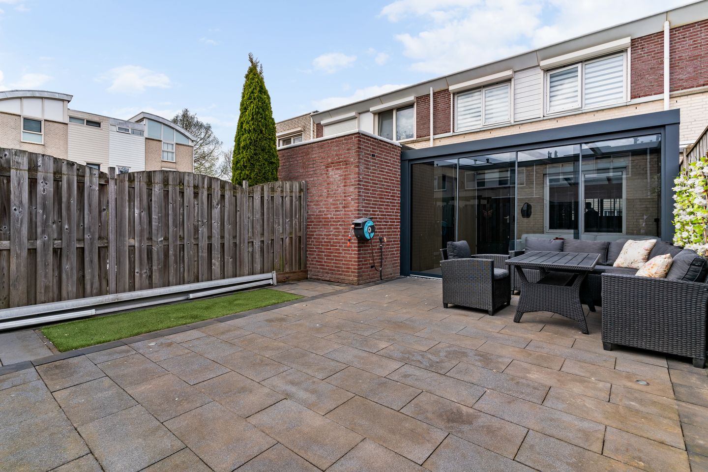 Move-in Ready Terraced Home with Sunroom and South-Facing Garden in Sliedrecht — 25