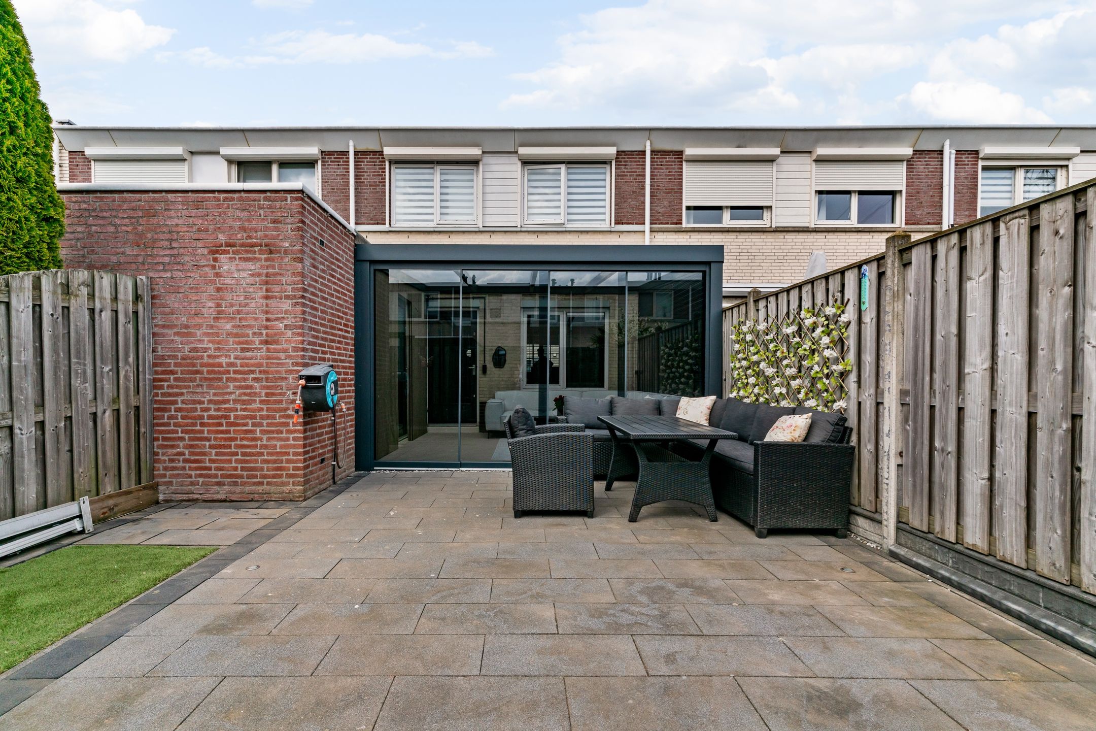 Move-in Ready Terraced Home with Sunroom and South-Facing Garden in Sliedrecht — 24
