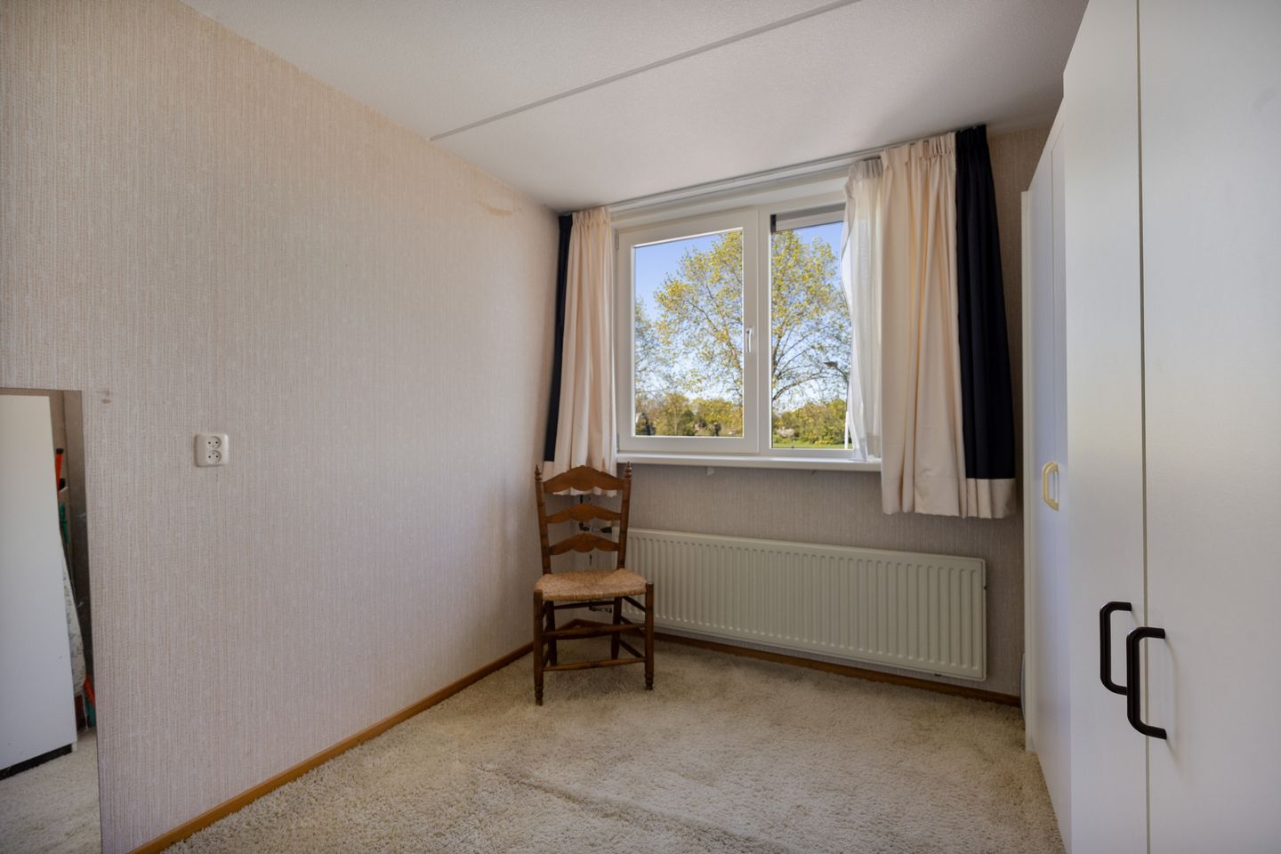 Spacious Family Home with Garage and Sunny Garden in Vijfhuizen — 25