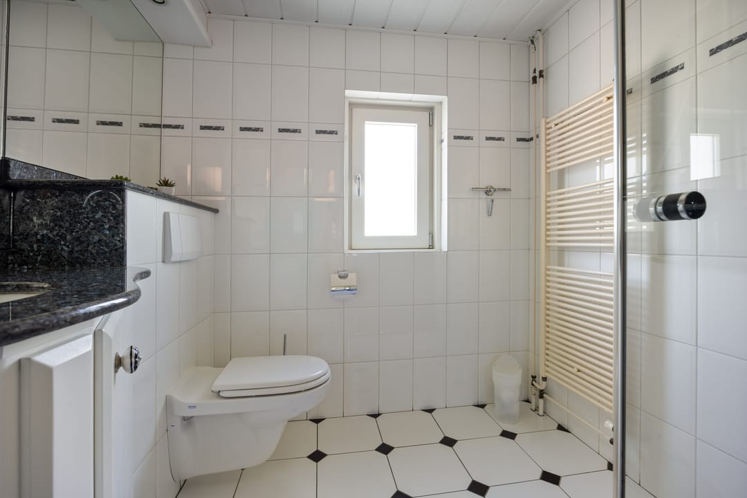 Spacious Family Home with Garage and Sunny Garden in Vijfhuizen — 23