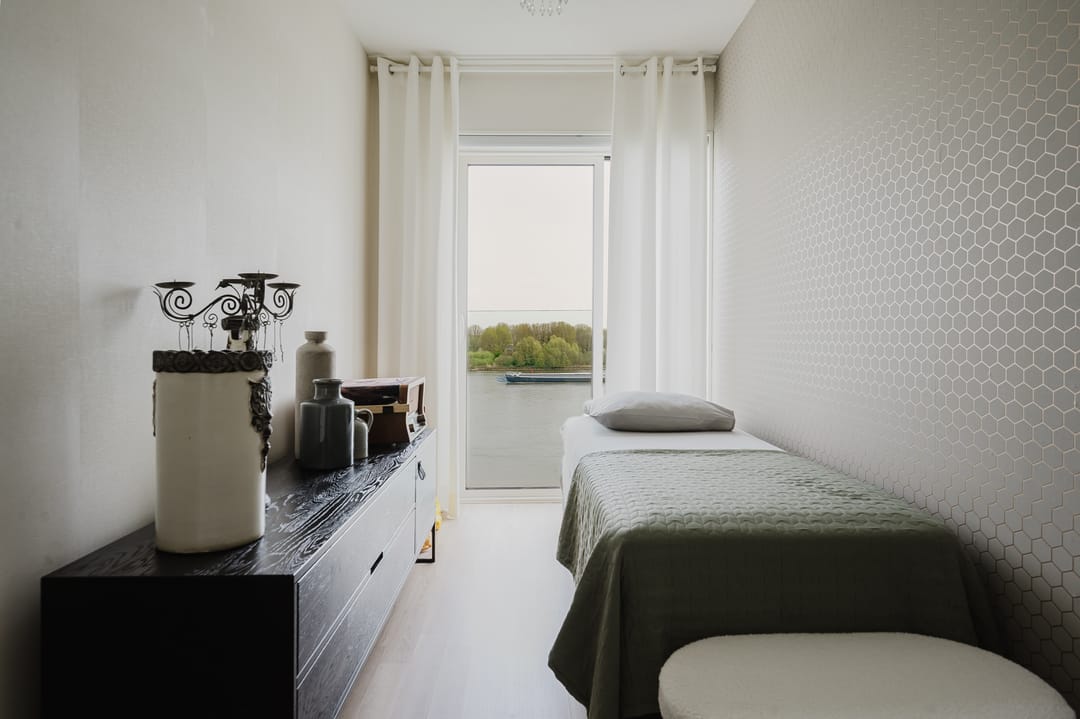 Modern fifth-floor apartment with stunning Maas river views — 23