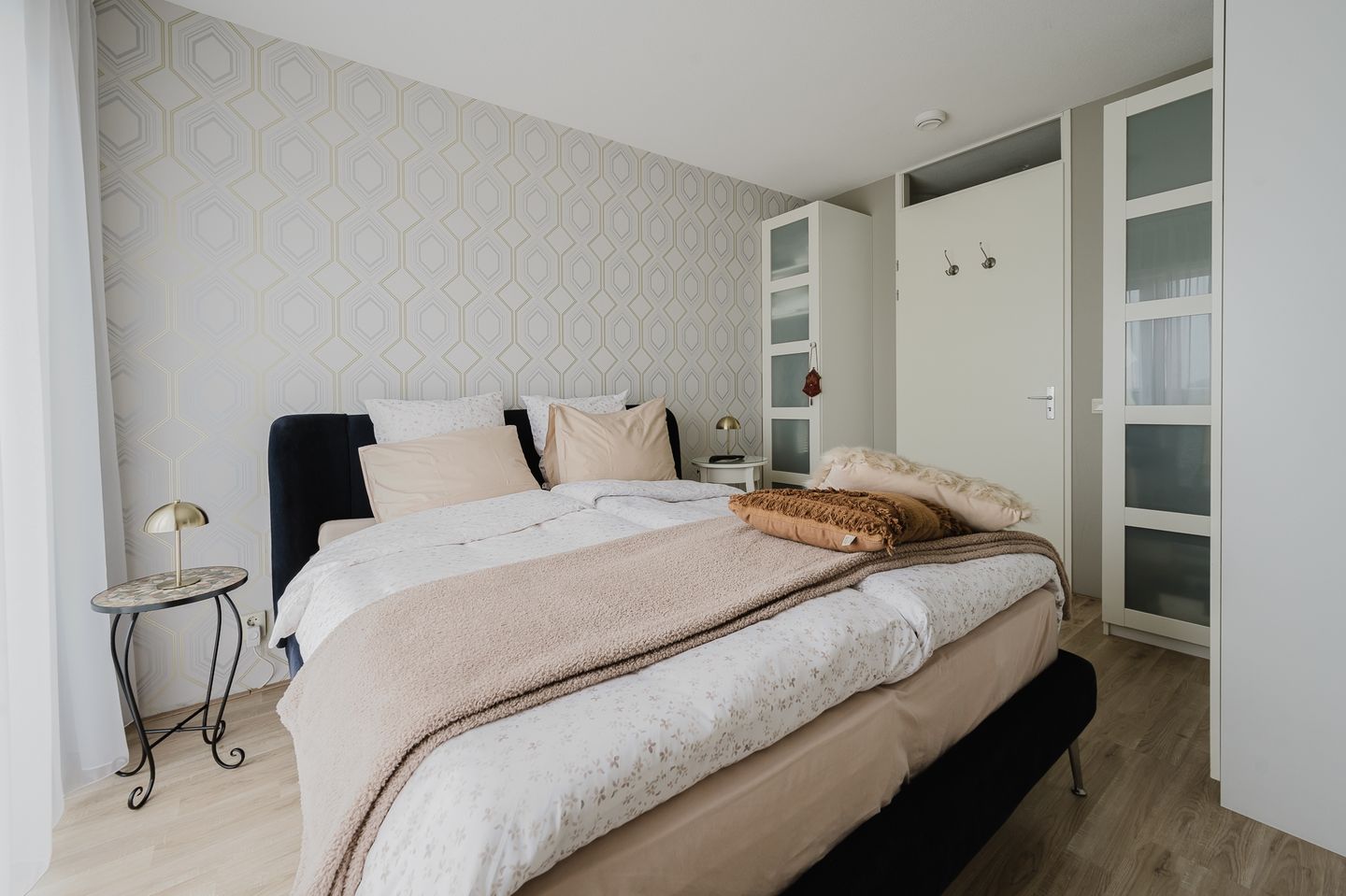 Modern fifth-floor apartment with stunning Maas river views — 19