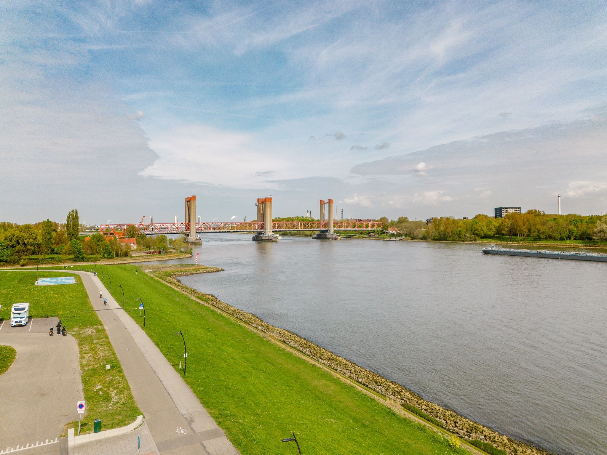 Modern fifth-floor apartment with stunning Maas river views — 15