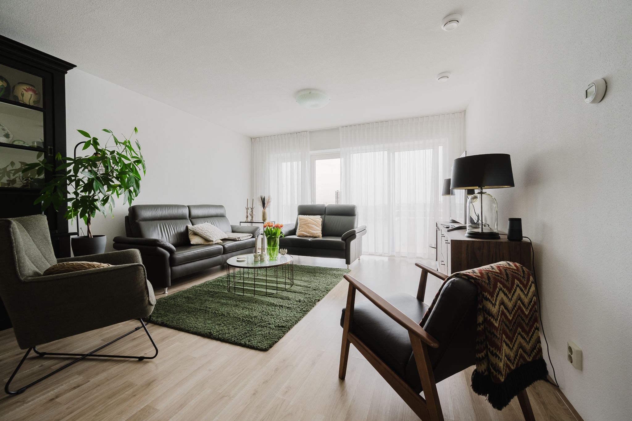 Modern fifth-floor apartment with stunning Maas river views — 12