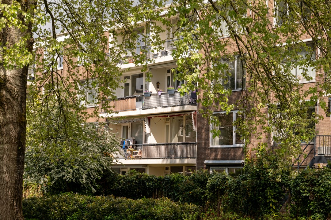 Spacious 4-room apartment with south-facing balcony in quiet Amsterdam-Noord — 23