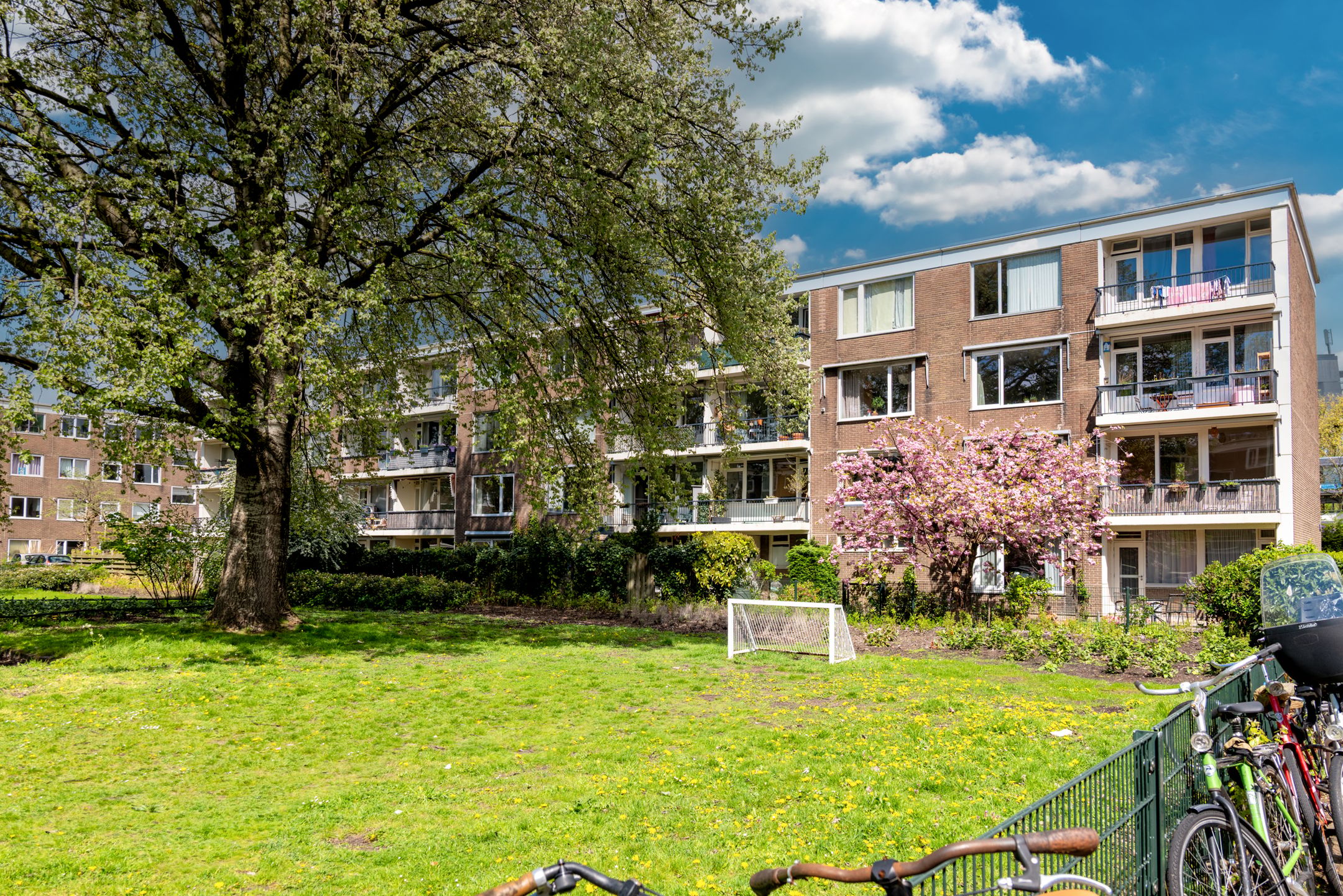 Spacious 4-room apartment with south-facing balcony in quiet Amsterdam-Noord — 21