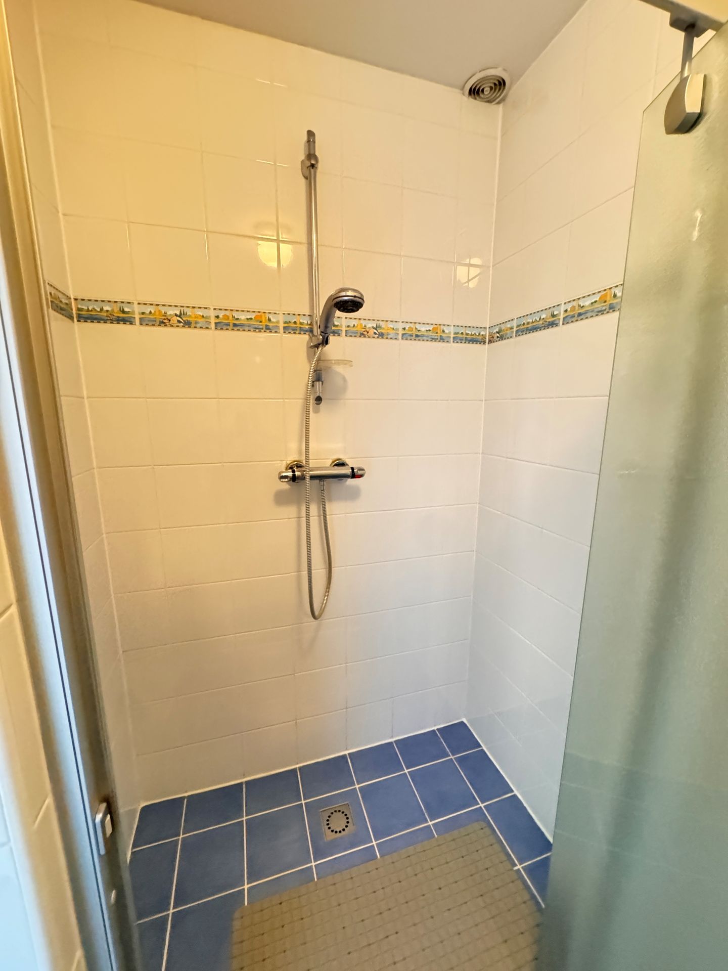 Spacious corner house with potential fourth bedroom in peaceful location — 19