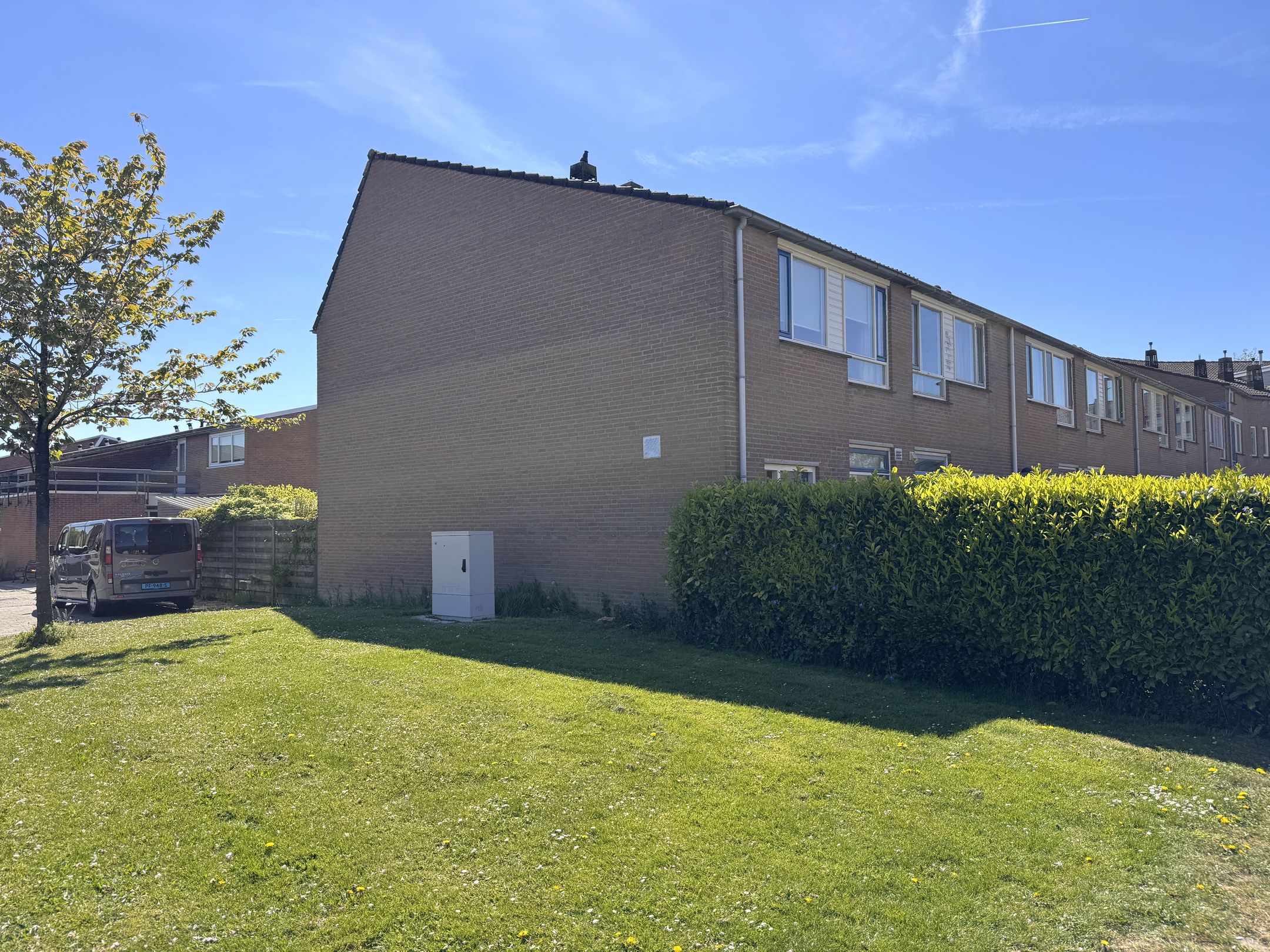 Spacious corner house with potential fourth bedroom in peaceful location — 12