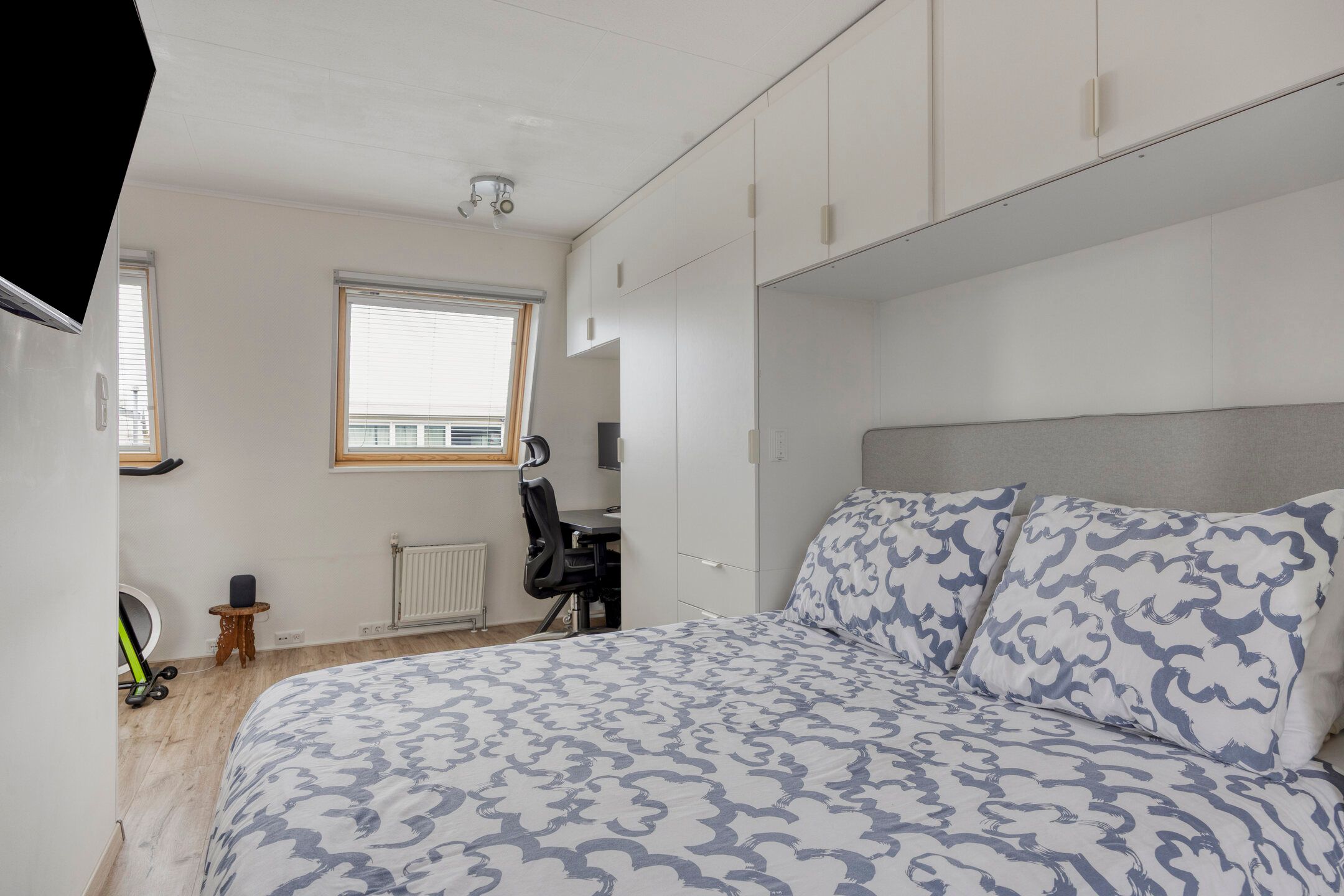 Stylish and Fully Renovated Family Home with Sunny Garden in Popular Haarlem Neighborhood — 27