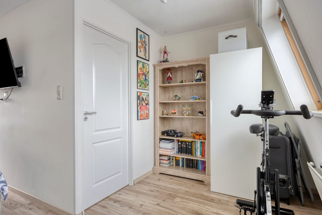 Stylish and Fully Renovated Family Home with Sunny Garden in Popular Haarlem Neighborhood — 28