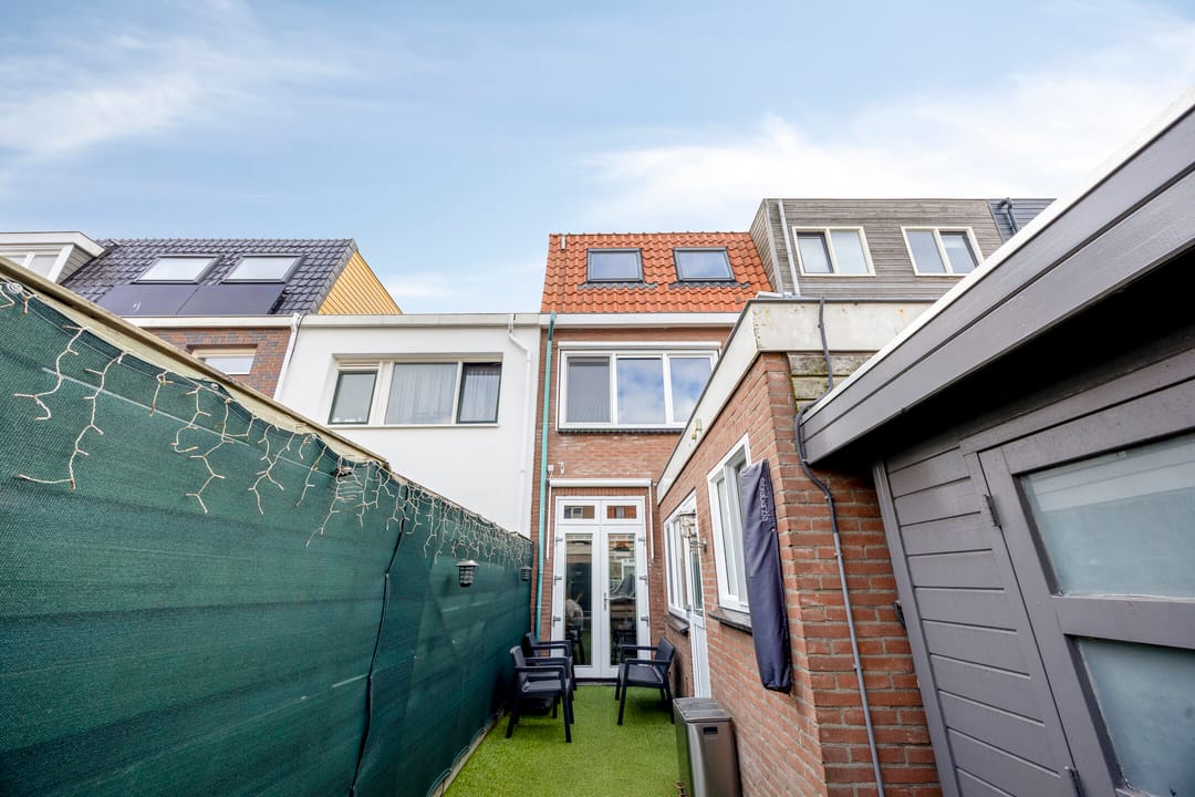 Stylish and Fully Renovated Family Home with Sunny Garden in Popular Haarlem Neighborhood — 13