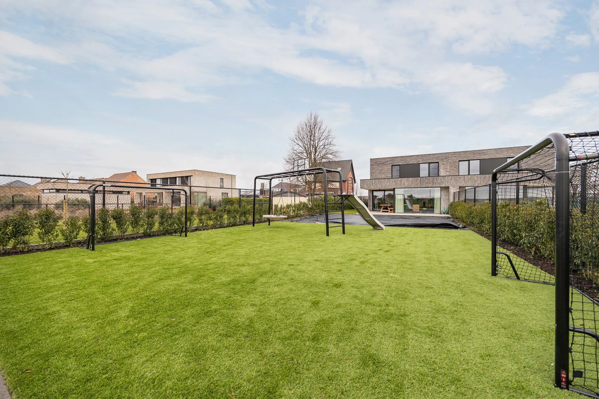 Stijlvolle nieuwbouw 2-onder-1-kapwoning nabij Nederlands grens met A-label en ruime tuin — 24