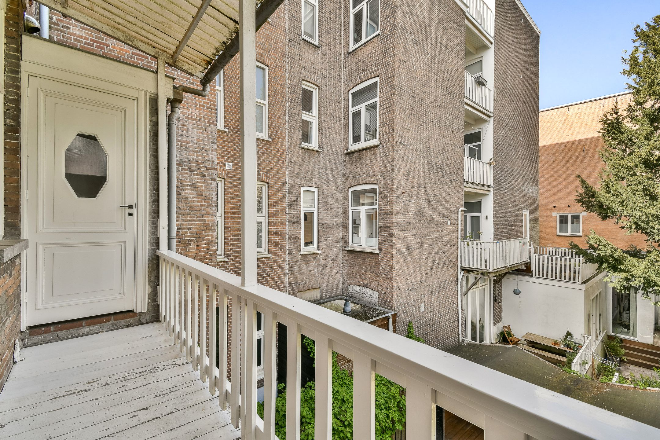 Spacious Townhouse with Six Bedrooms Opposite Vondelpark — 21