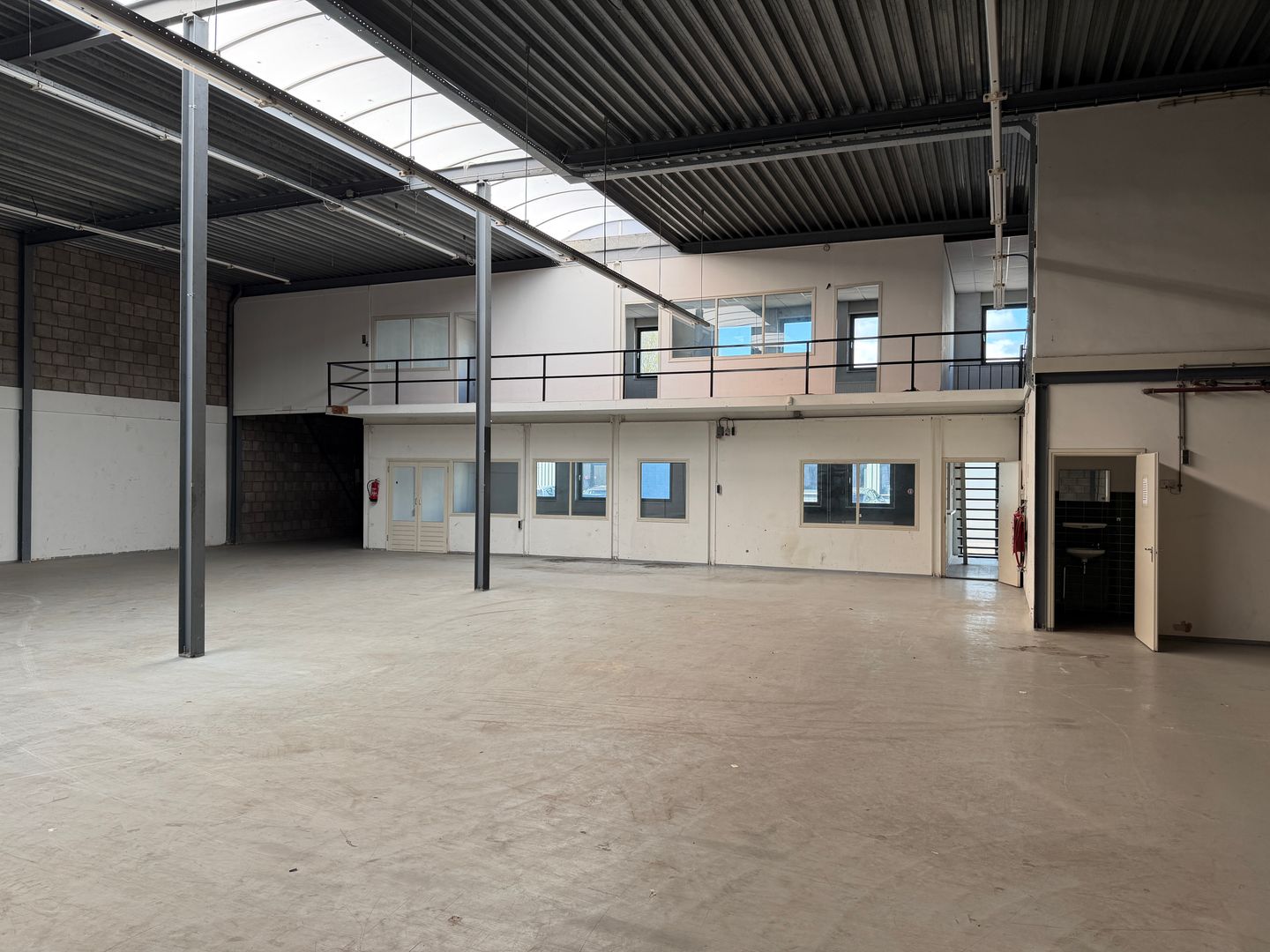 View photo 4 of Flevolaan 13-A