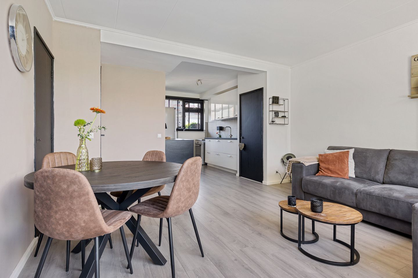 Ground floor apartment with 3 bedrooms and two gardens in Alphen aan den Rijn — 14