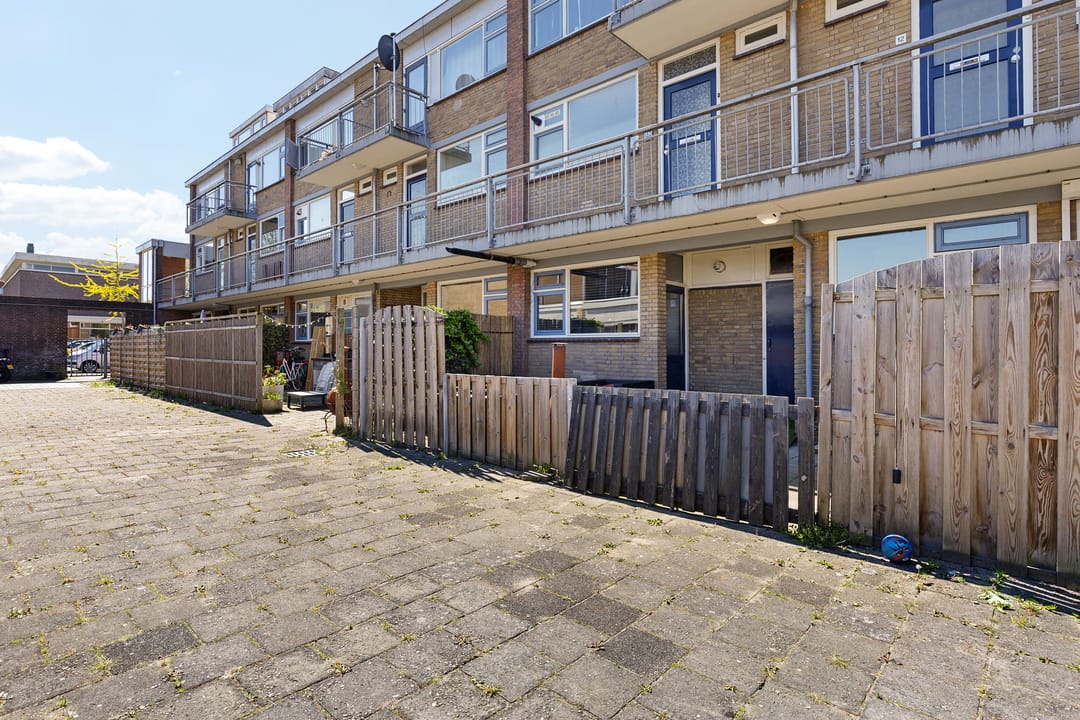 Ground floor apartment with 3 bedrooms and two gardens in Alphen aan den Rijn — 32