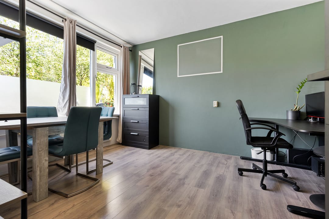 Ground floor apartment with 3 bedrooms and two gardens in Alphen aan den Rijn — 23