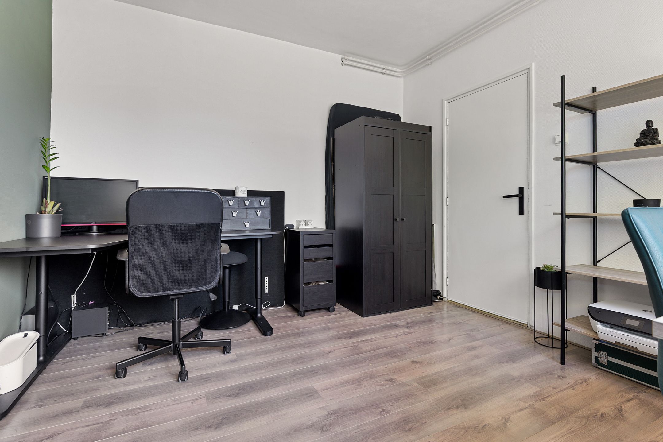 Ground floor apartment with 3 bedrooms and two gardens in Alphen aan den Rijn — 24