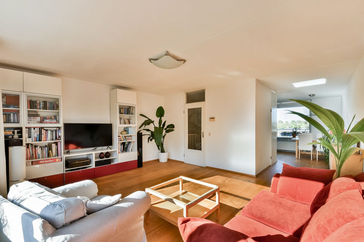 Spacious 4-room maisonette with sunny west-facing balcony and open views — 14