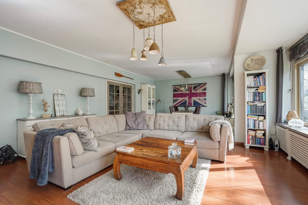 Spacious corner apartment with sunny south-facing balconies in Rijswijk — 28