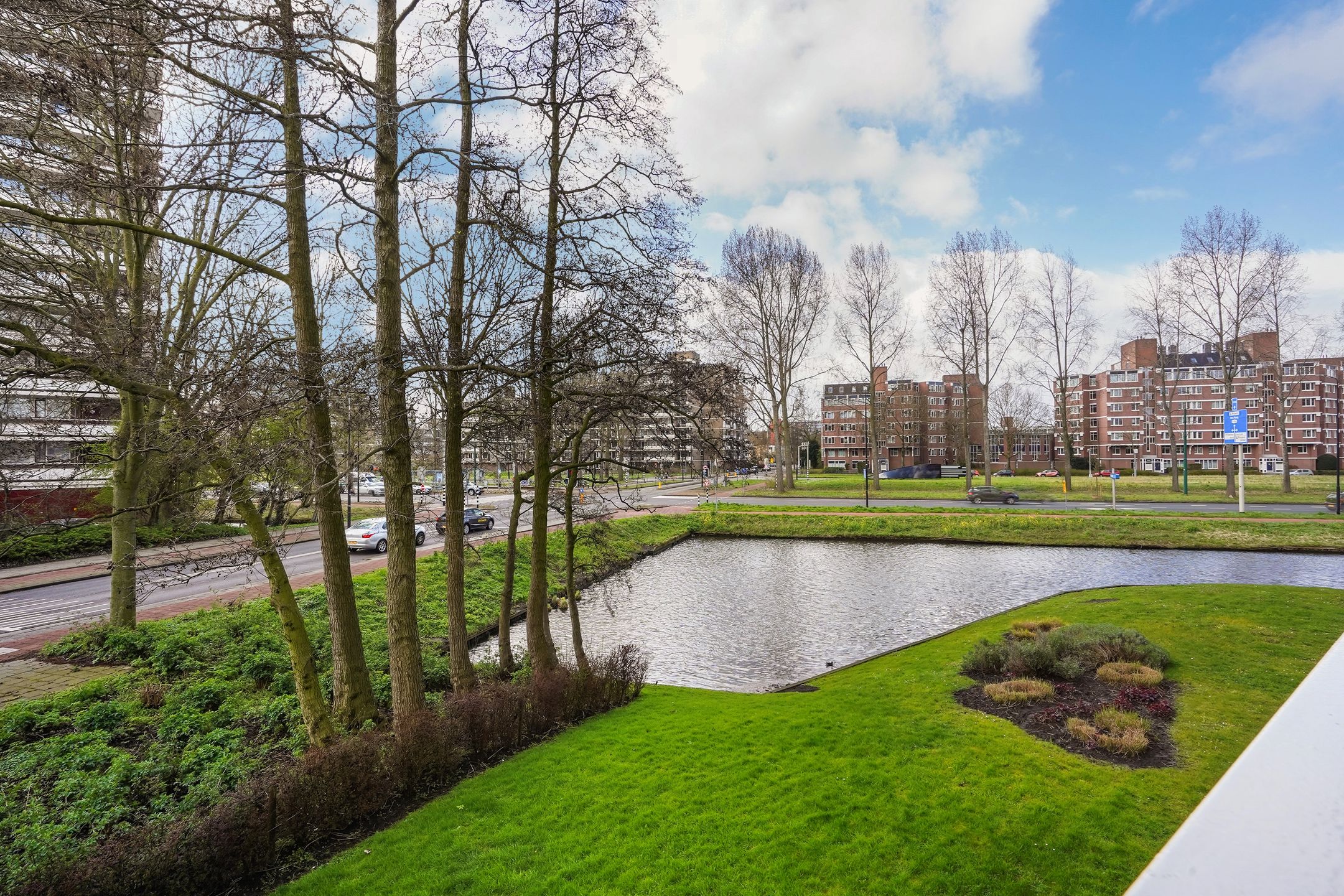 Spacious corner apartment with sunny south-facing balconies in Rijswijk — 30