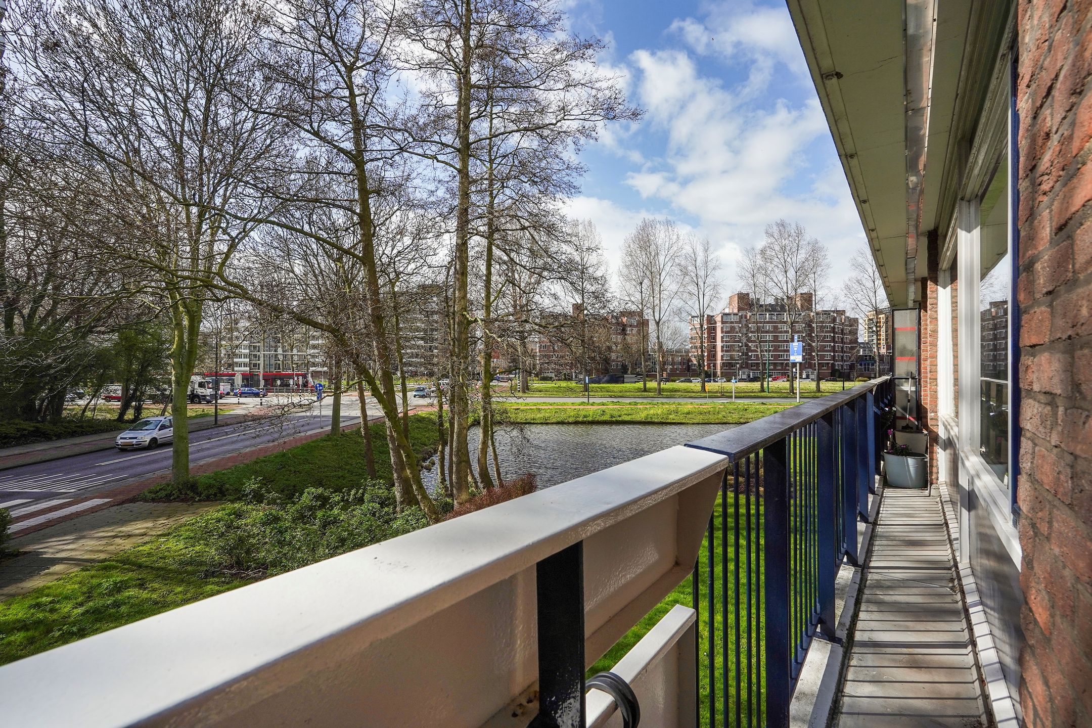 Spacious corner apartment with sunny south-facing balconies in Rijswijk — 33