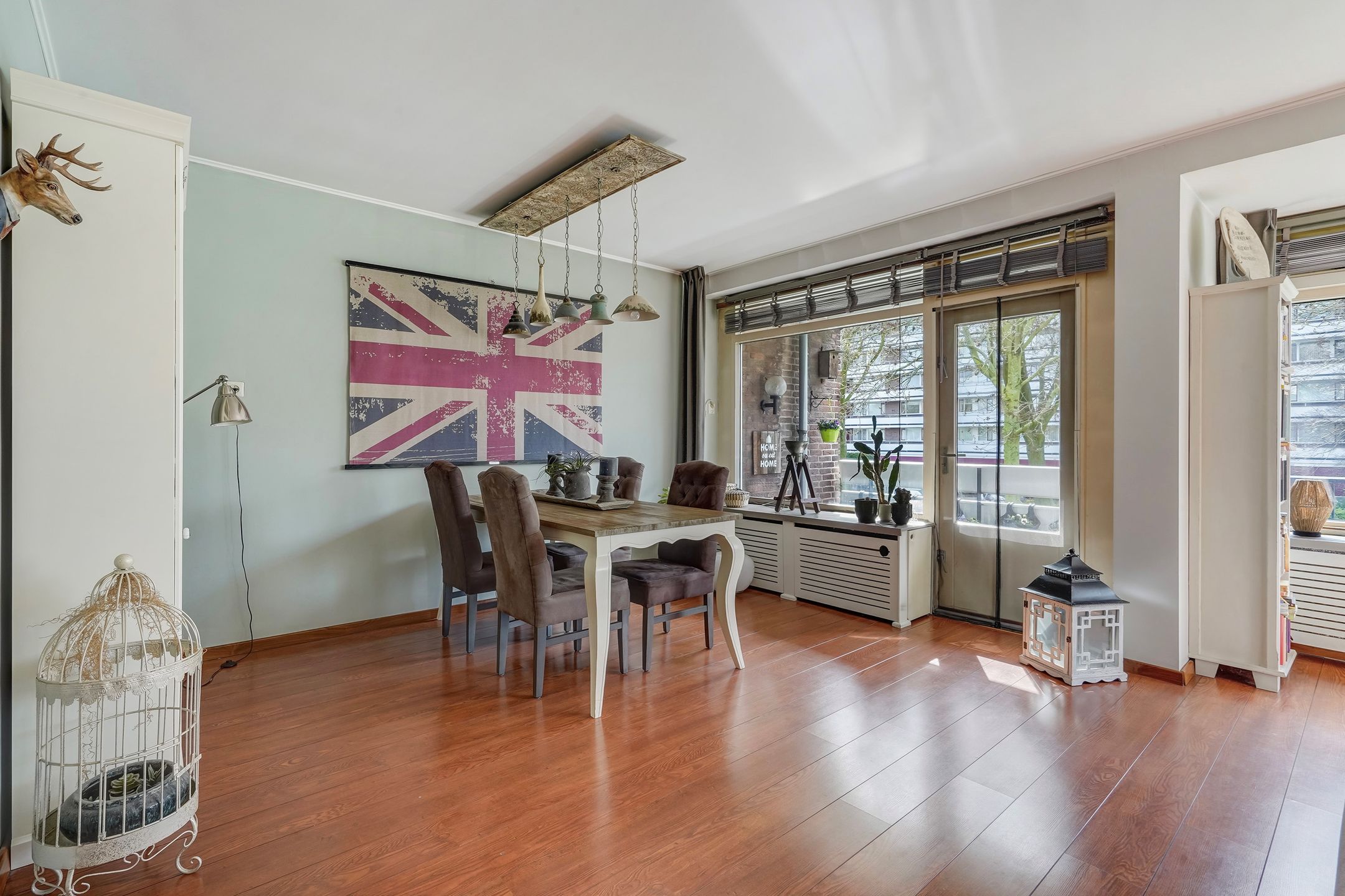 Spacious corner apartment with sunny south-facing balconies in Rijswijk — 21