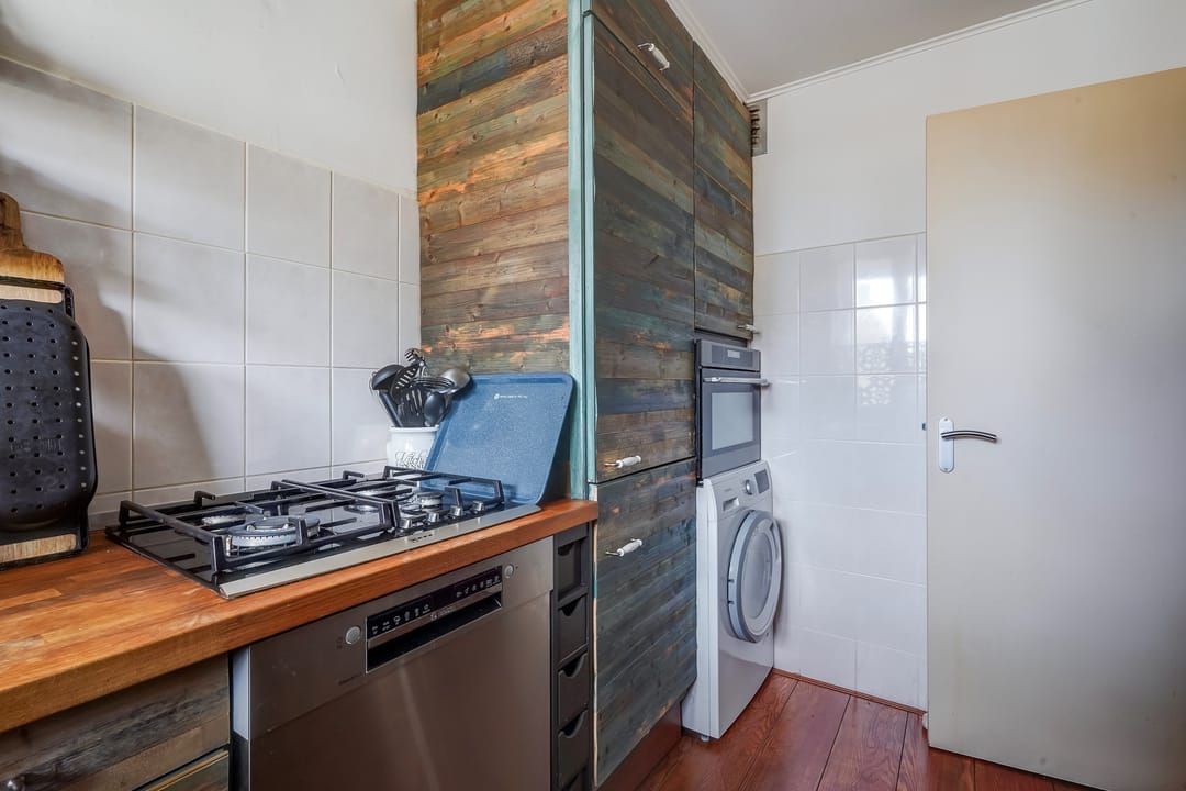 Spacious corner apartment with sunny south-facing balconies in Rijswijk — 16