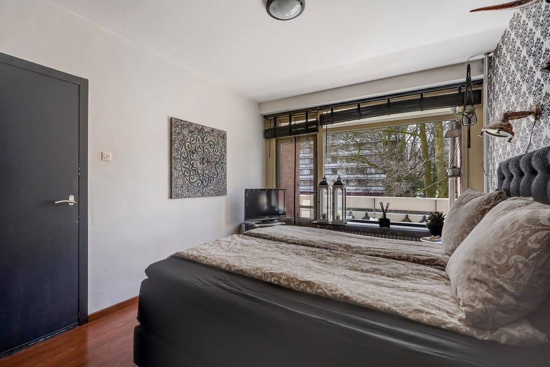 Spacious corner apartment with sunny south-facing balconies in Rijswijk — 37