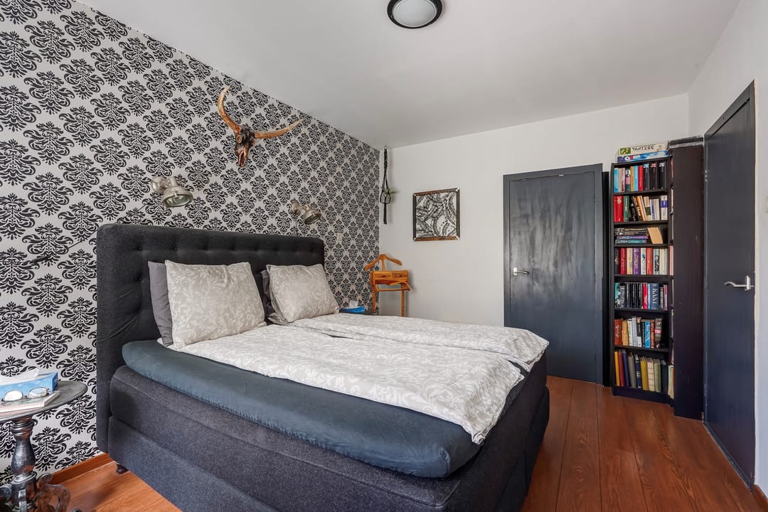 Spacious corner apartment with sunny south-facing balconies in Rijswijk — 38
