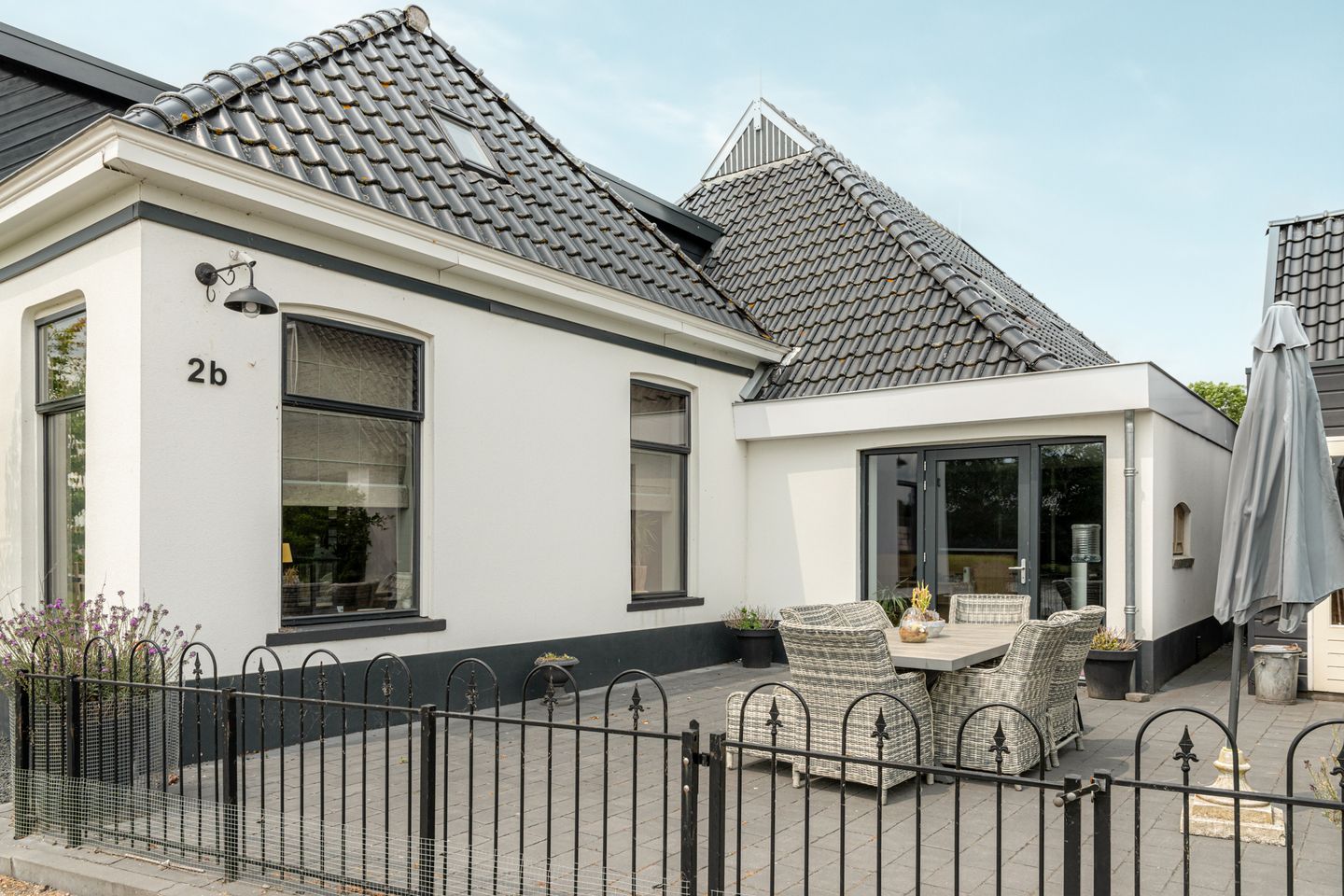 Renovated Farmhouse with Water Views in Augustinusga — 44