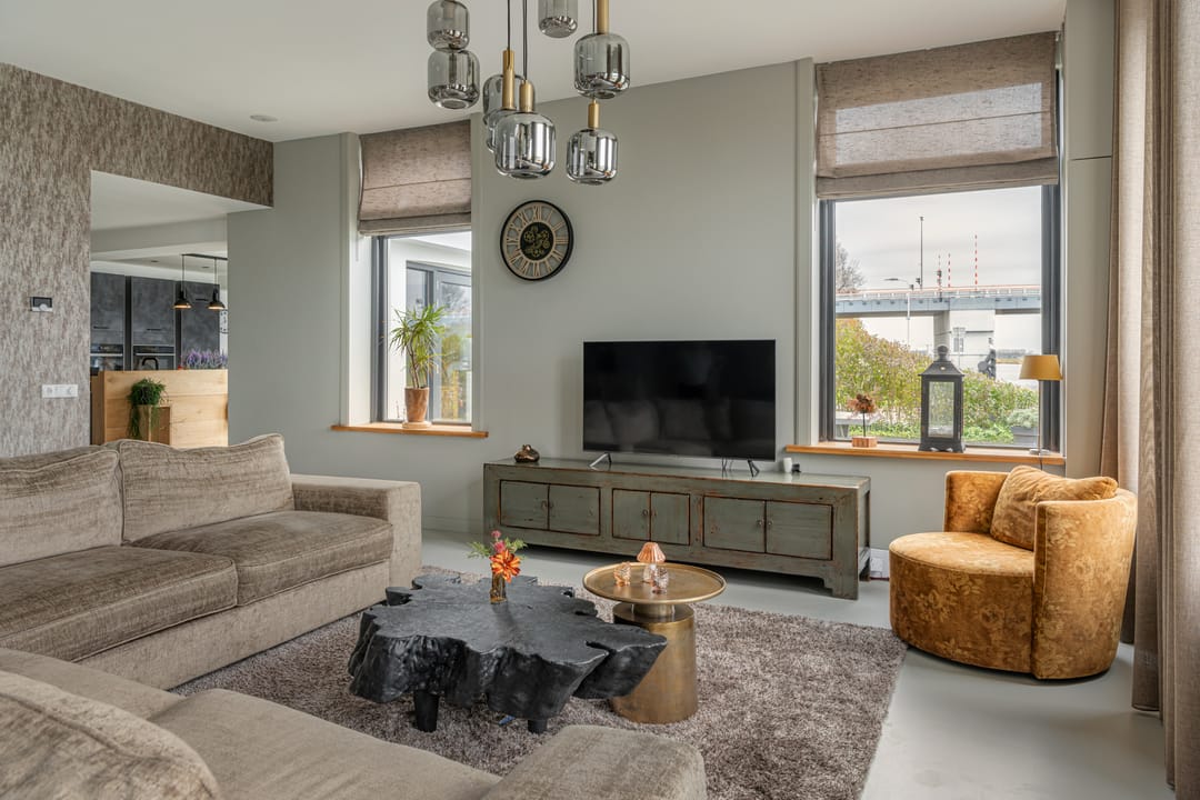 Renovated Farmhouse with Water Views in Augustinusga — 13