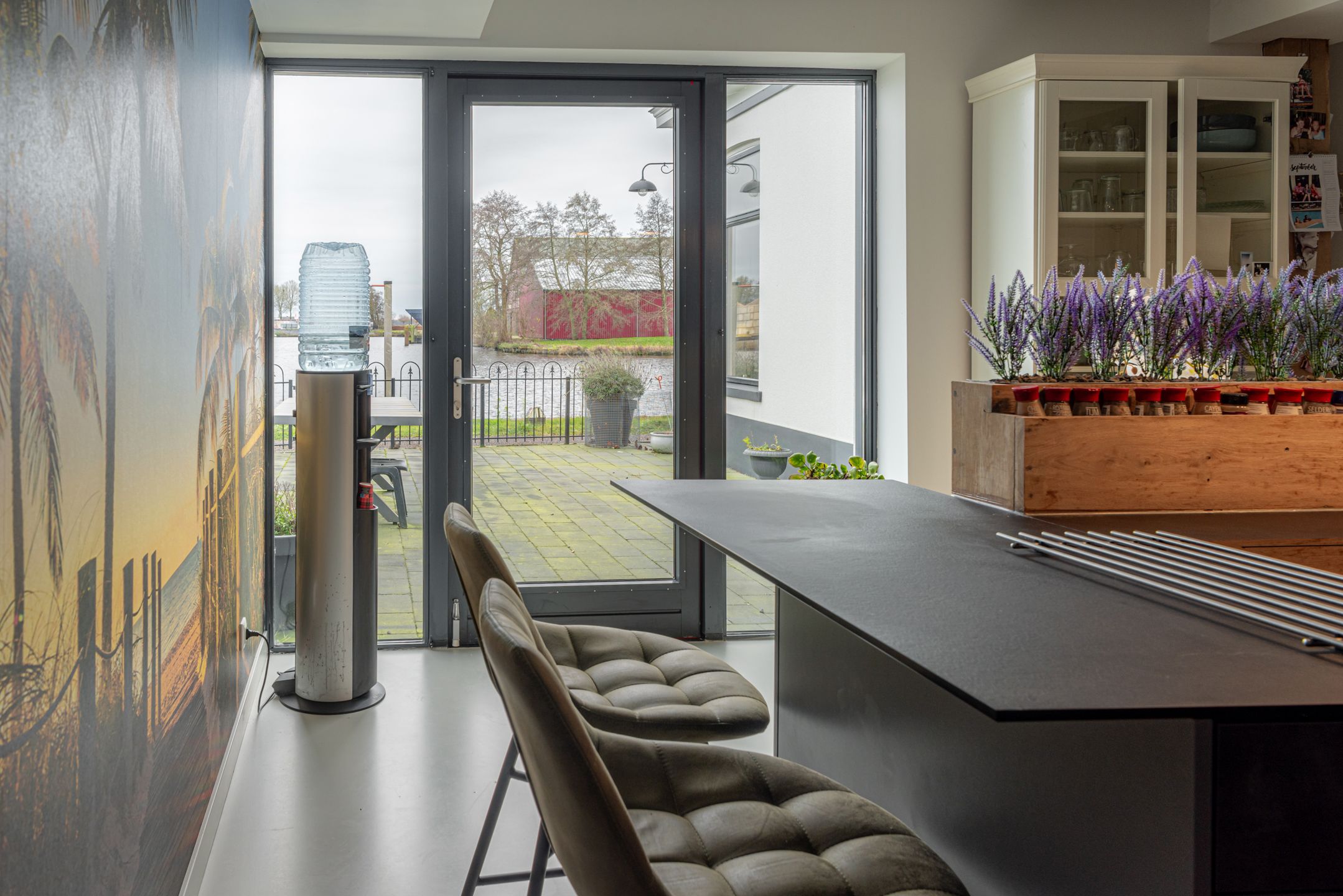 Renovated Farmhouse with Water Views in Augustinusga — 21