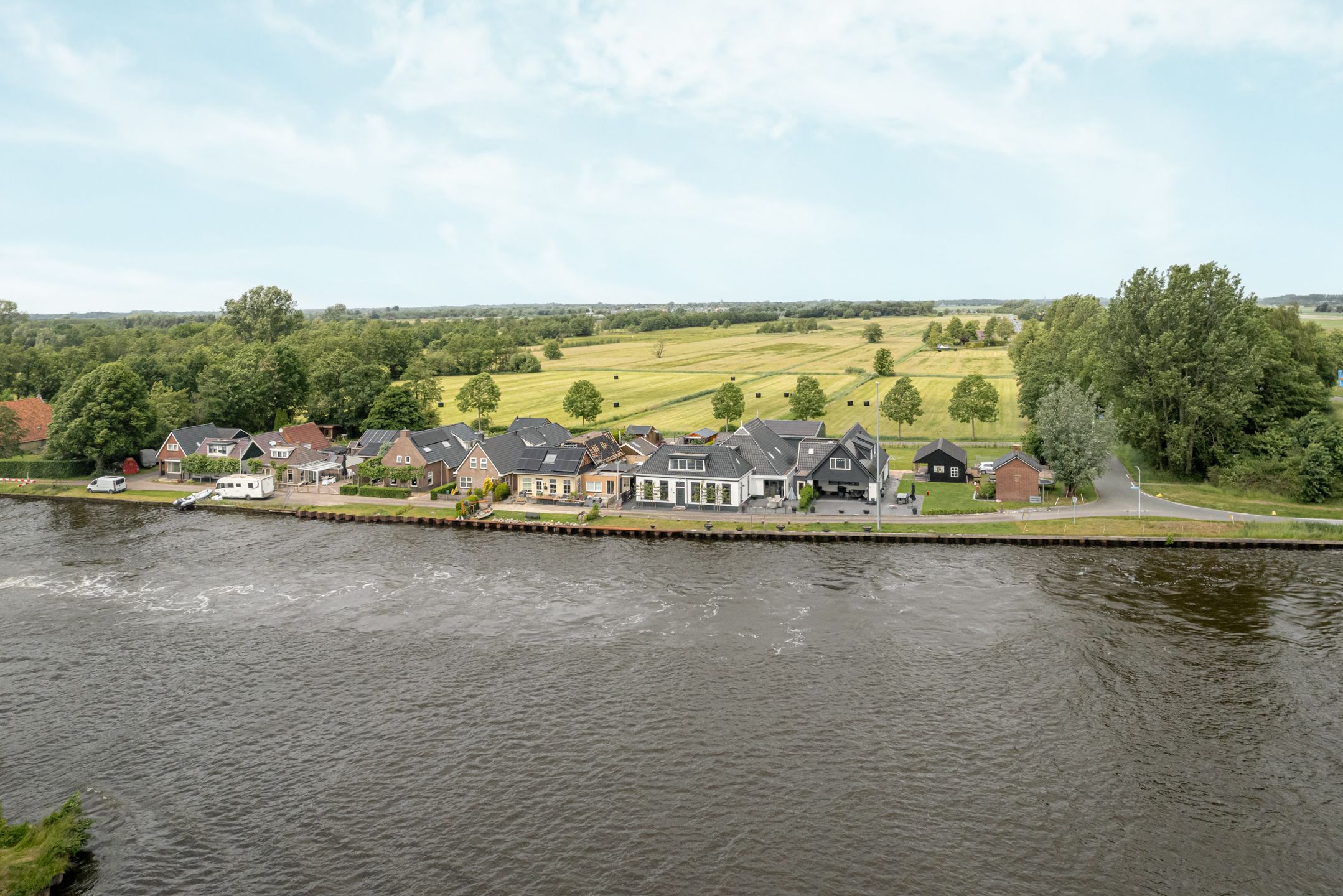 Renovated Farmhouse with Water Views in Augustinusga — 51