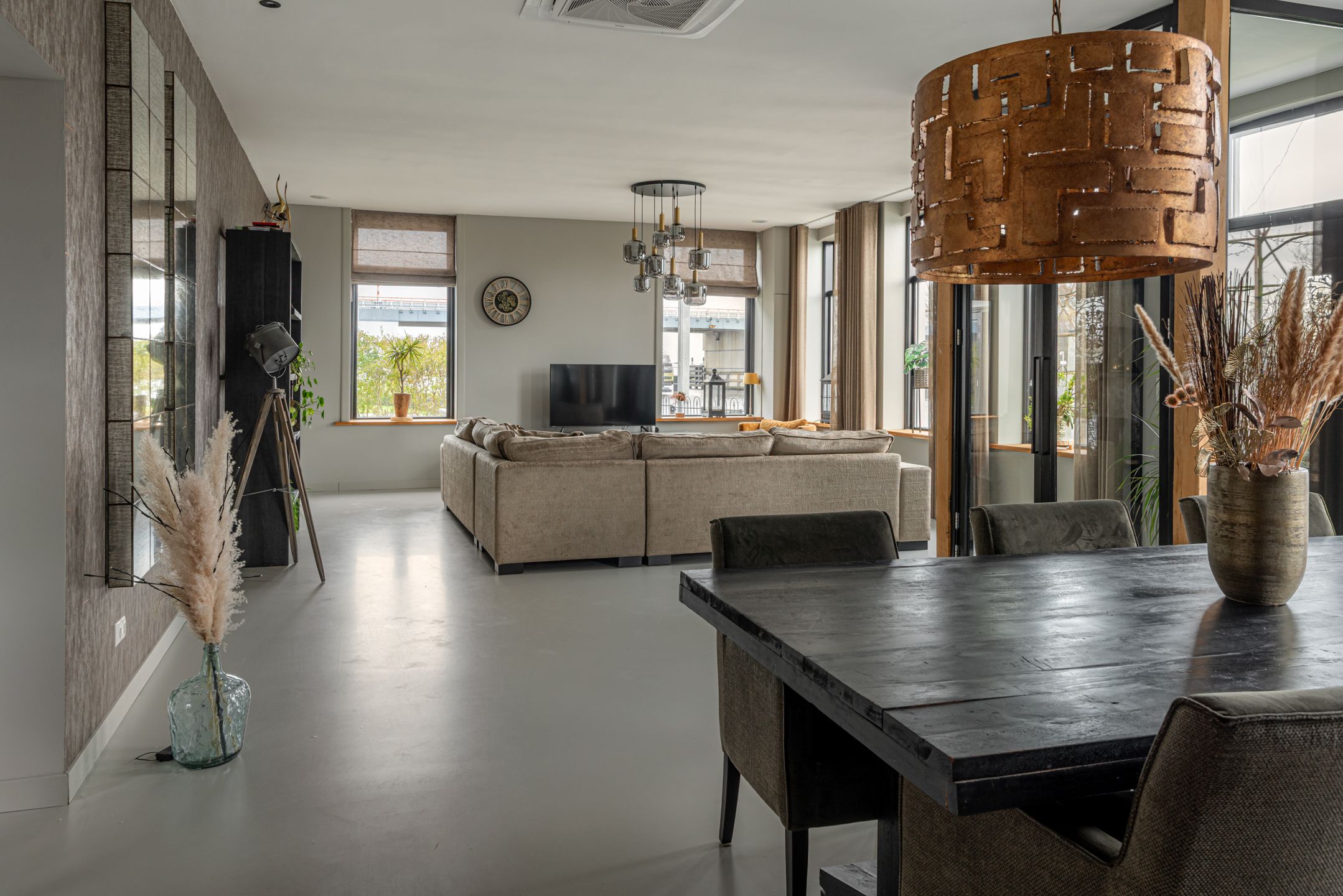 Renovated Farmhouse with Water Views in Augustinusga — 18