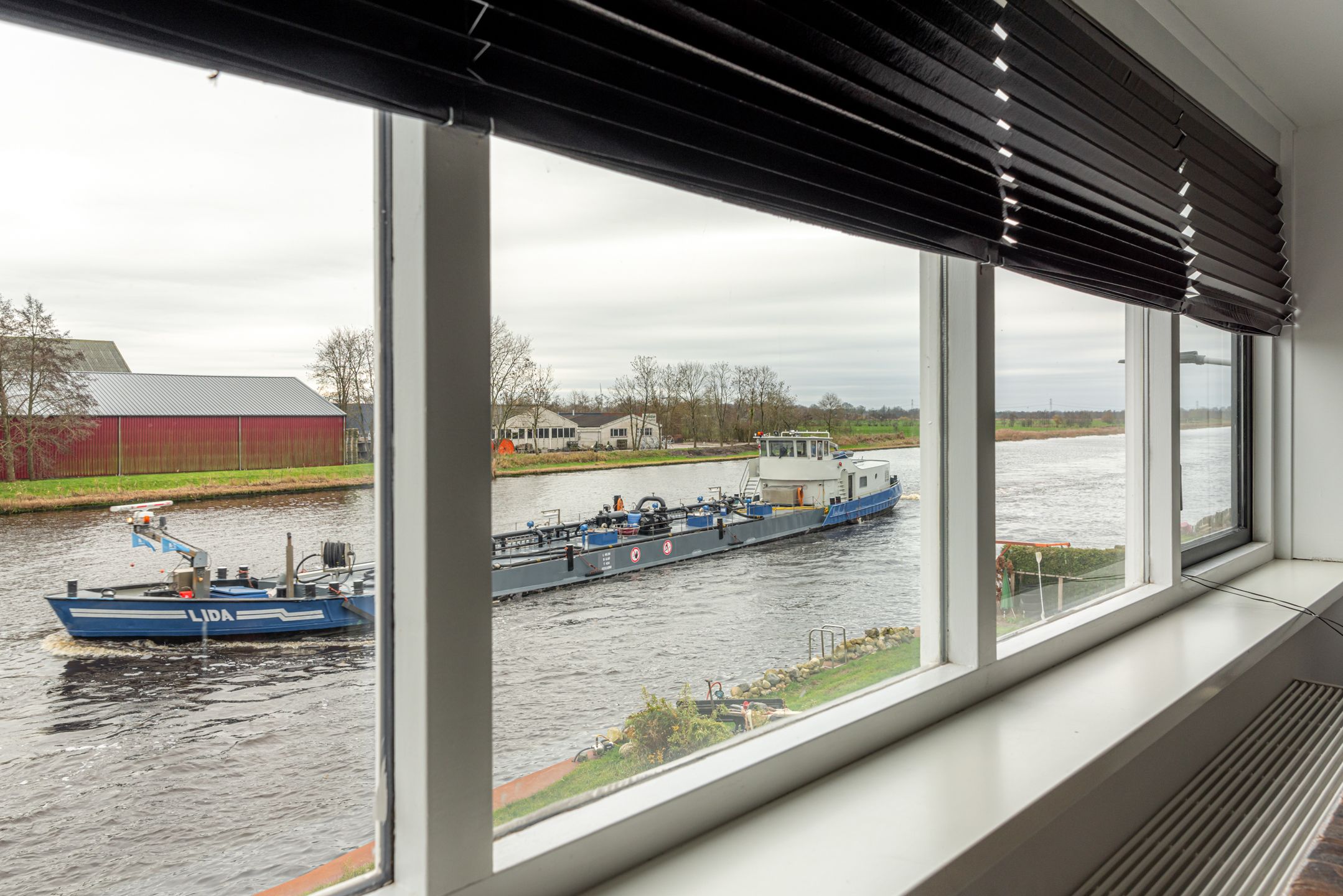Renovated Farmhouse with Water Views in Augustinusga — 57
