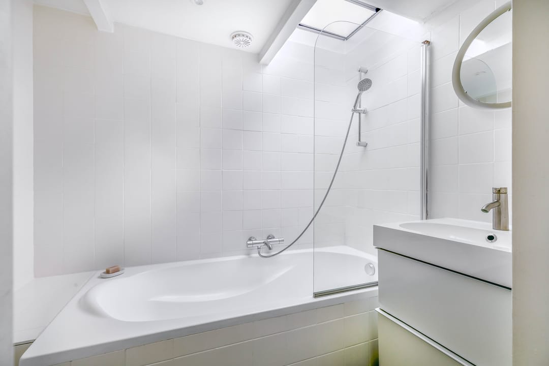 Renovated Fourth-Floor Apartment with Rooftop Terrace in De Pijp — 26