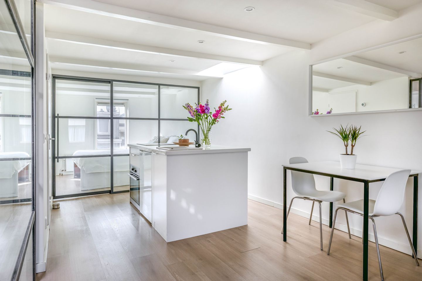 Renovated Fourth-Floor Apartment with Rooftop Terrace in De Pijp — 19