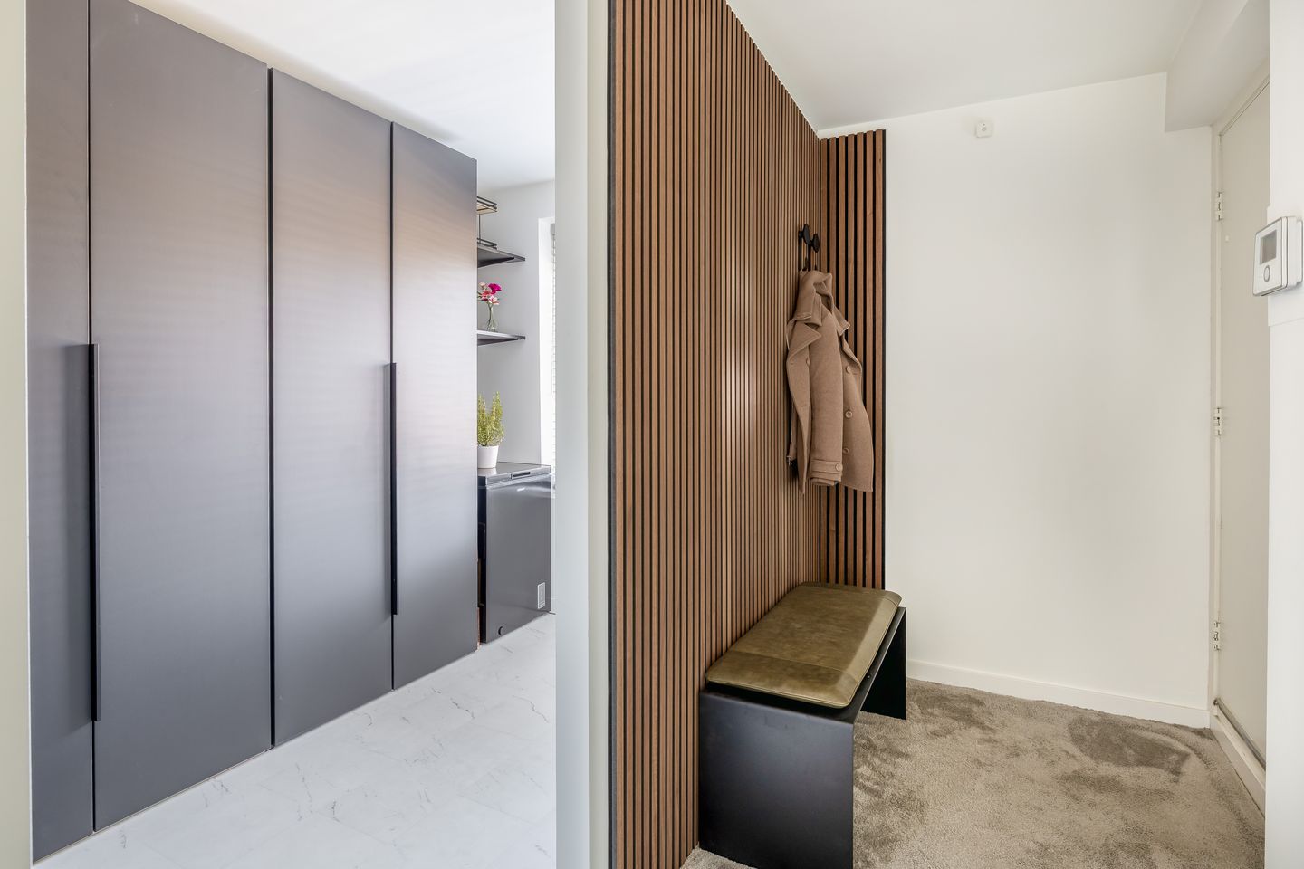 Central Rotterdam apartment with panoramic city views and south-facing balcony — 14