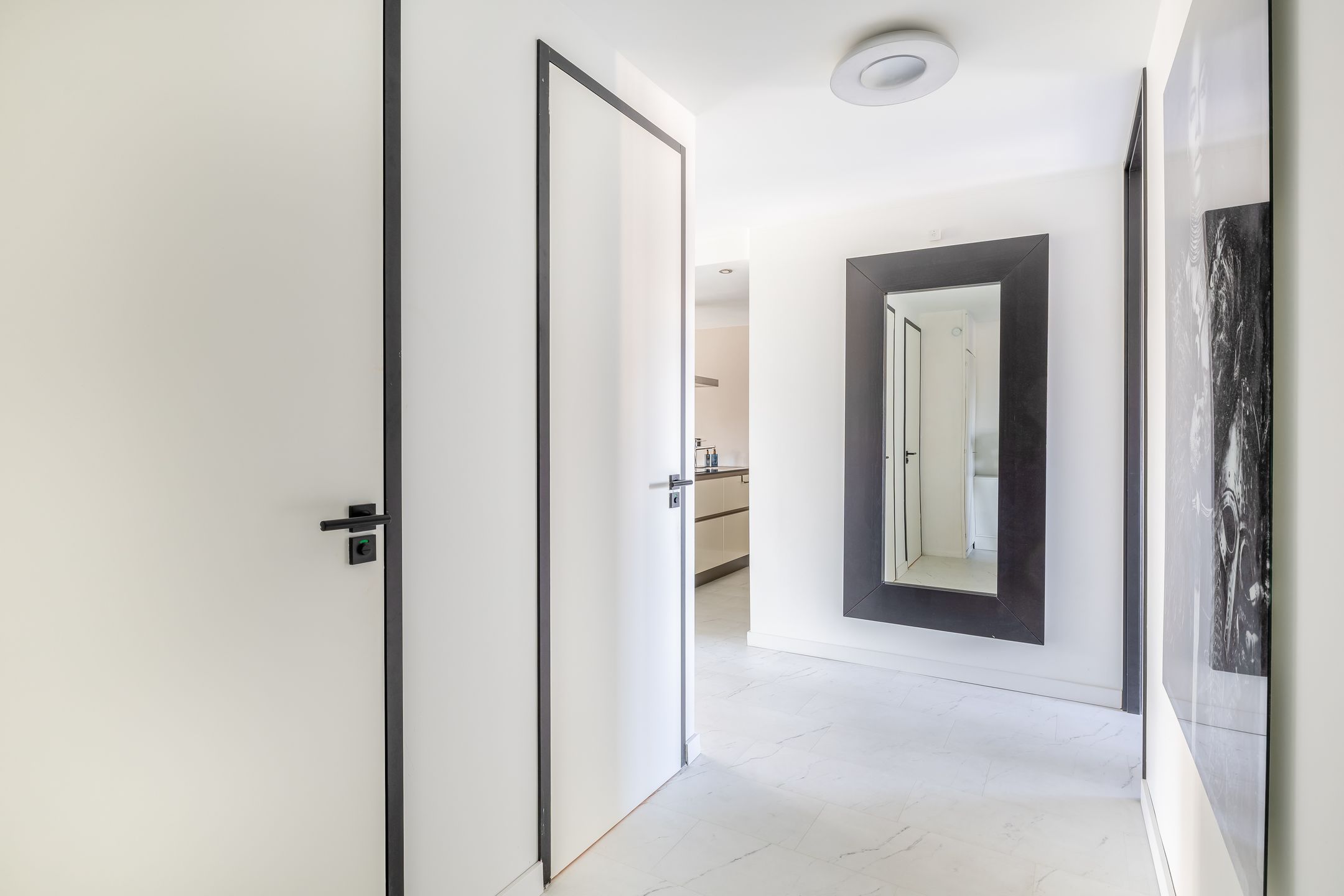 Central Rotterdam apartment with panoramic city views and south-facing balcony — 15