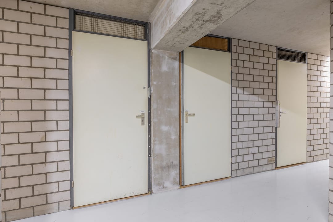 Central Rotterdam apartment with panoramic city views and south-facing balcony — 38