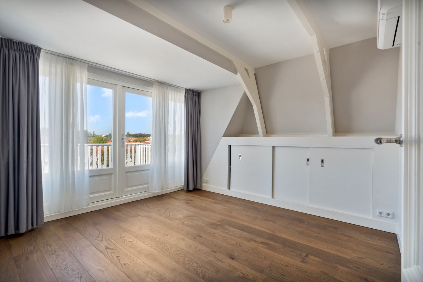 Photo 34 of Laan Copes van Cattenburch 62-C