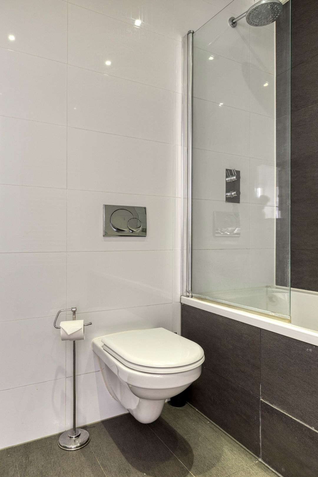 Elegant Renovated Apartment with Water Views — 23