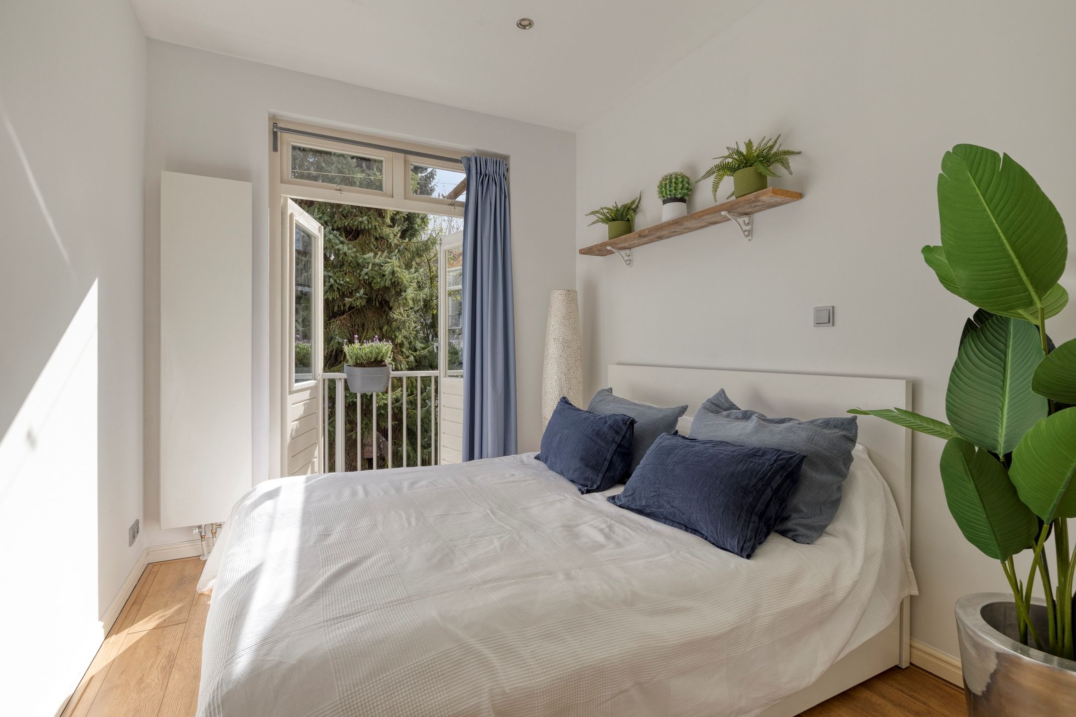 Elegant Renovated Apartment with Water Views — 24